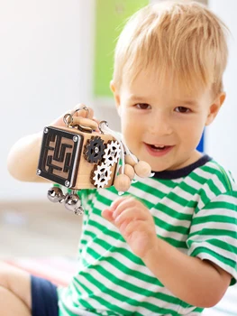 Зает куб | 6-в-1 интерактивна дървена играчка | Научете се да връзвам обувки дървени сортировач играчка Монтесори Developm